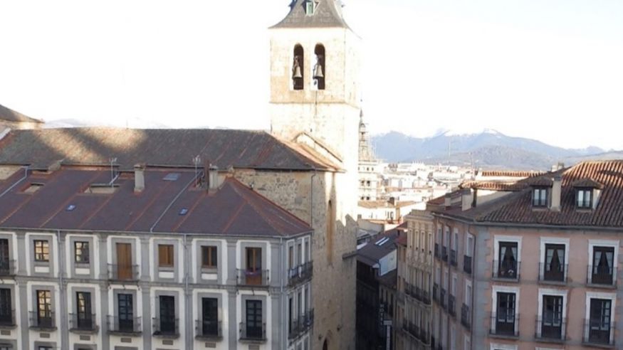 La Reina Isabel y su época en la Real Iglesia de San Miguel Imagen de portada